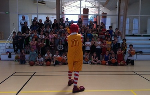 Invité surprise à l'école de basket