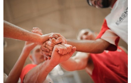 #RESTONS CONNECTES  RENDEZ-VOUS SUR FACEBOOK &amp; INSTAGRAM